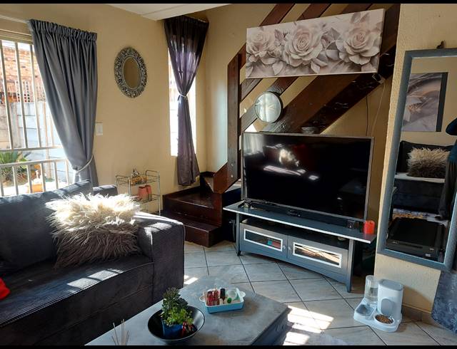 2 BEDROOM TOWNHOUSE FOR SALE IN SONNEGLANS